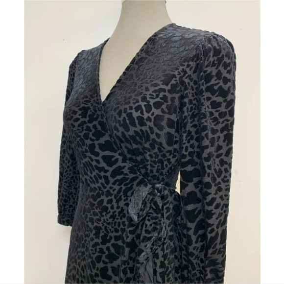 Calvin‎ Klein BLACK Burn Out Velvet Fit & Flare Surplice Dress size 4 New! - Picture 7 of 11